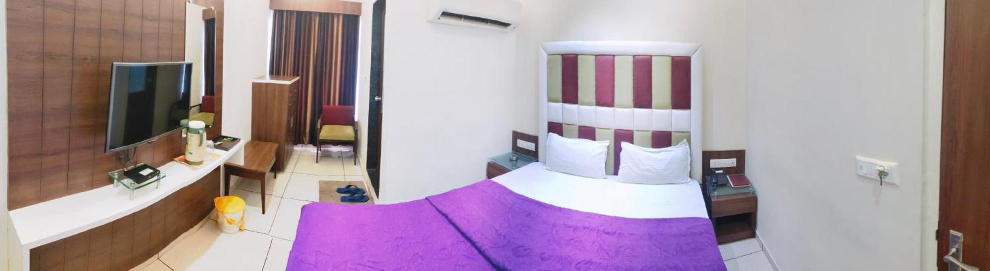 Hotel Zenith Surate Exterior foto