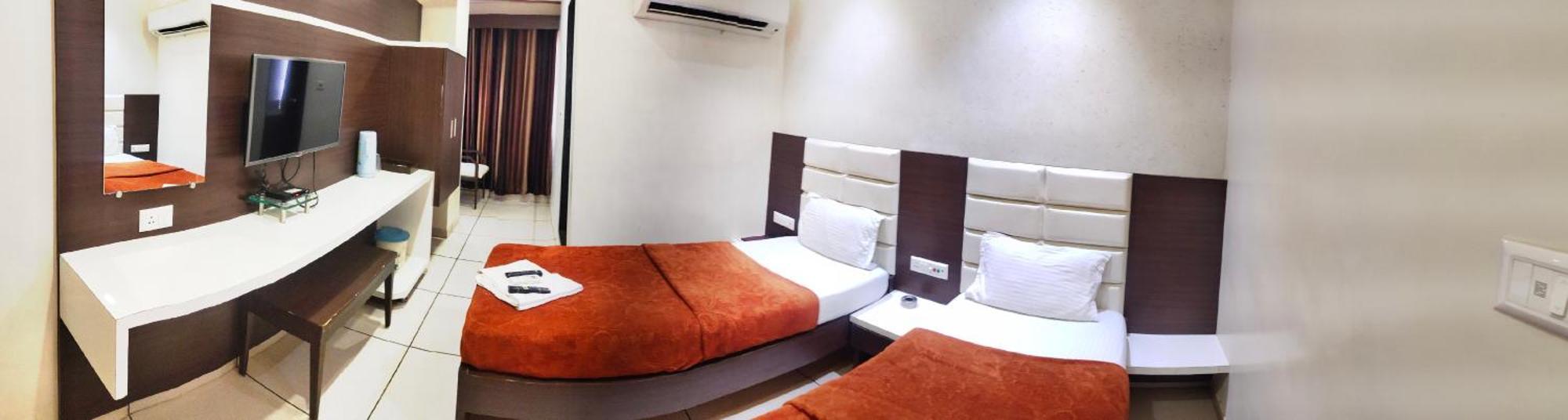 Hotel Zenith Surate Exterior foto