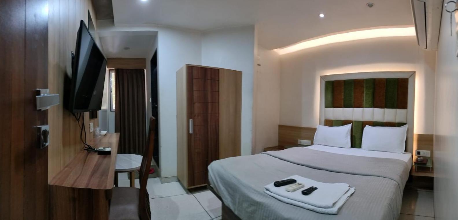 Hotel Zenith Surate Exterior foto