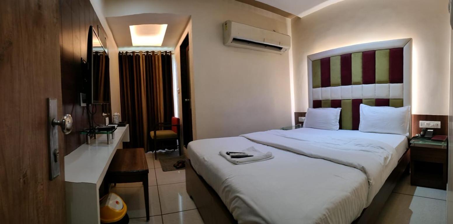 Hotel Zenith Surate Exterior foto